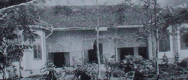 An older Valauwwa of the Amarasuriya family of Galle from 20th century impressio